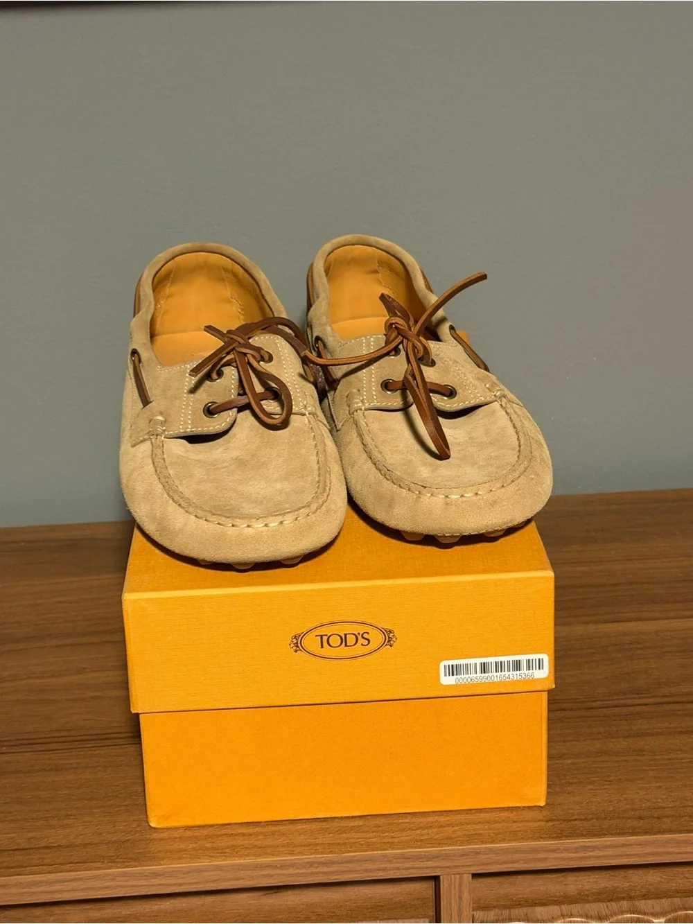 Tod's Tan Suede Gommino Driving Moccasins with Brown Laces NEW NEVER WORN $925